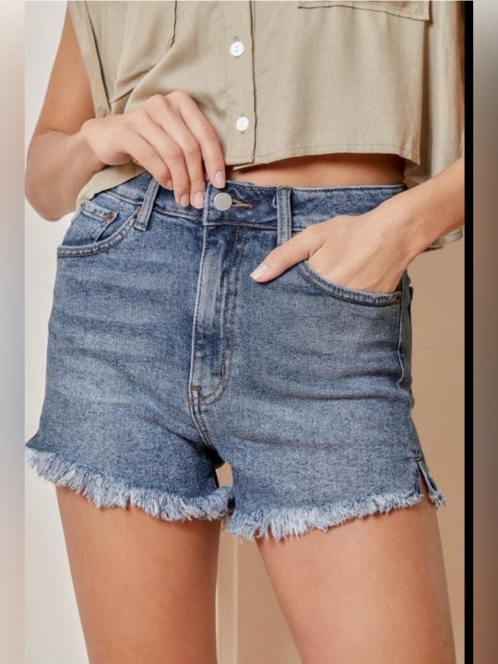 NWT Lulu’s Medium Wash High Rise Cutoff Denim Shorts / Medium